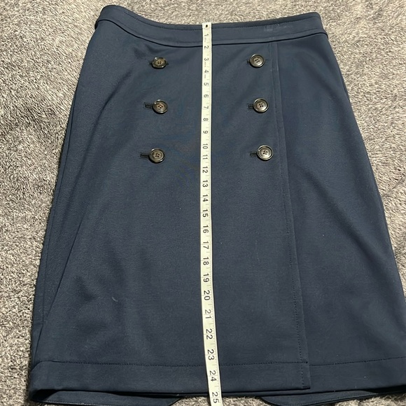 Banana Republic navy blue lined skirt with buttons - Picture 14 of 15